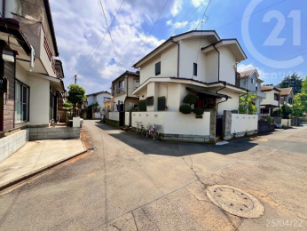  流入部分／閑静な住宅街に立地。比較的交通量は少なめです。