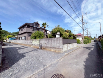 敷地西側は隣地通路でひらけています。