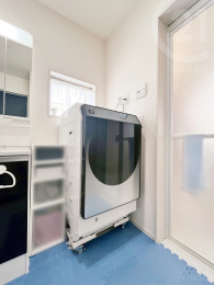  ＜洗面室＞洗濯機置場