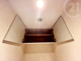  トイレ吊戸棚
