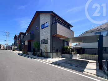  太陽光発電＋蓄電池設置済み、3LDK＋Ｐ2台分の築浅住宅！
