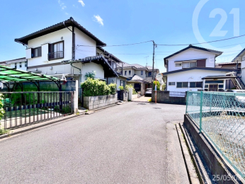  前面道路は広々としています！