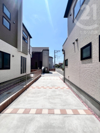  協定部分（画像グレーのスクエアタイル部分）で車の方向転換ができるように開発設計がされています。