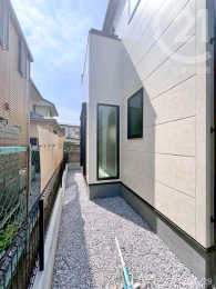  建物南側にちょっとしたスペース有り。