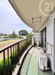  南側2部屋に面したバルコニースペース。