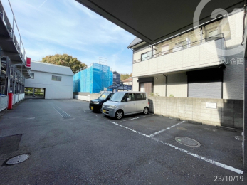  敷地内駐車場