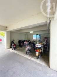  敷地内バイク置き場