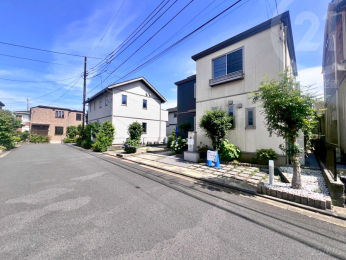  バス徒歩5分以内で、閑静な住宅街です。