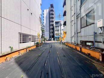  敷地は前面道路に6.07m