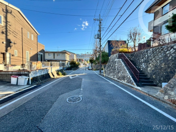  ��������8���E����