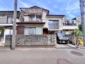 建物の南側には遮るものがなく、1階までしっかり光が届く開放的な住まい