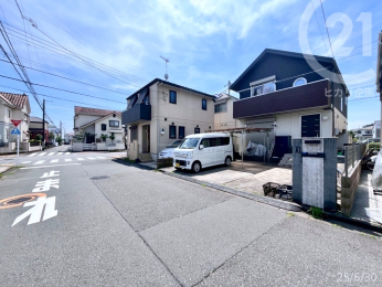 現地外観写真 　南東6.5M道路に面した整形地。2012年築・ソーラーパネル×オール電化で家計や災害時にも優しい住まい。