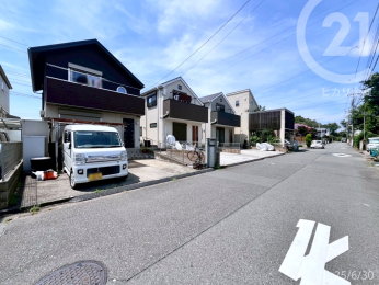  西武拝島線『武蔵砂川』駅徒歩13分の閑静な住宅街に立地。