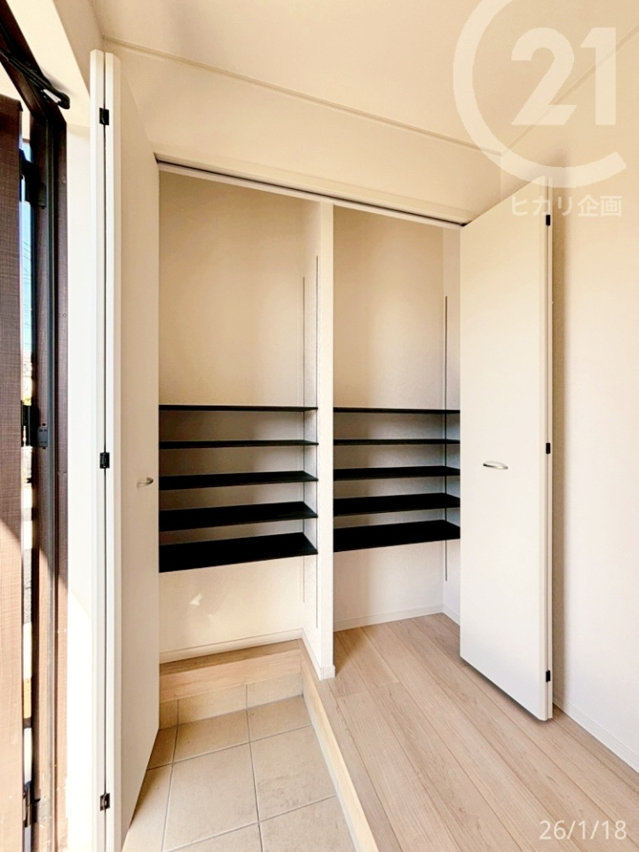  ���ց@�L�X�V���[�Y�{�b�N�X�ŉƑ��S���̌C���X�b�L���Еt���܂��B