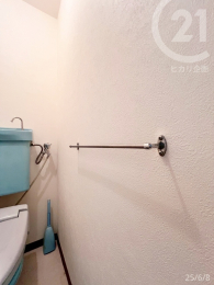  ＜トイレ＞タオルバーが設置されています。