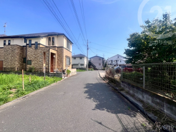  周辺は閑静な住宅街となっています。