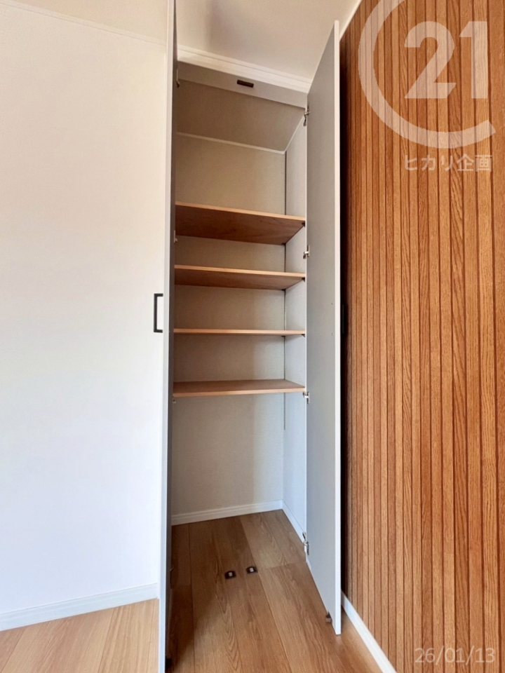  ���r���O���ɂ����[��ݒu�B�I�[�f�B�I�O�b�Y�₨�q�l�̂�������ނȂǂ����܂��Ă����̂ɖ𗧂������I