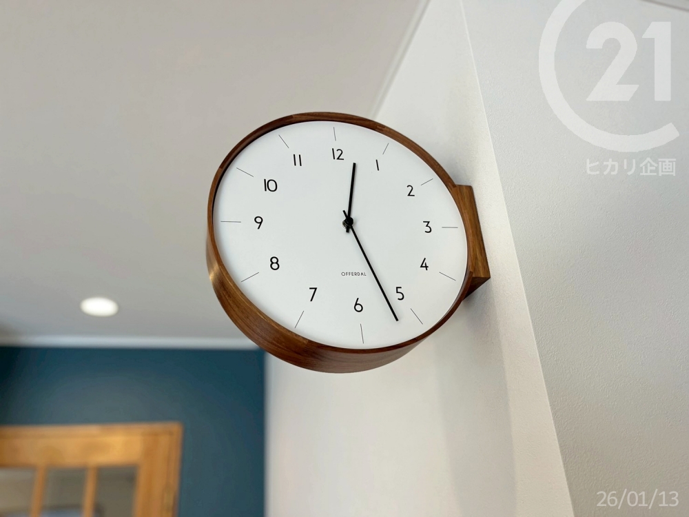  ���ʎ��v�����r���O�̒��S�ɁB�Ƒ��ƈꏏ�Ɏ������݂܂��B