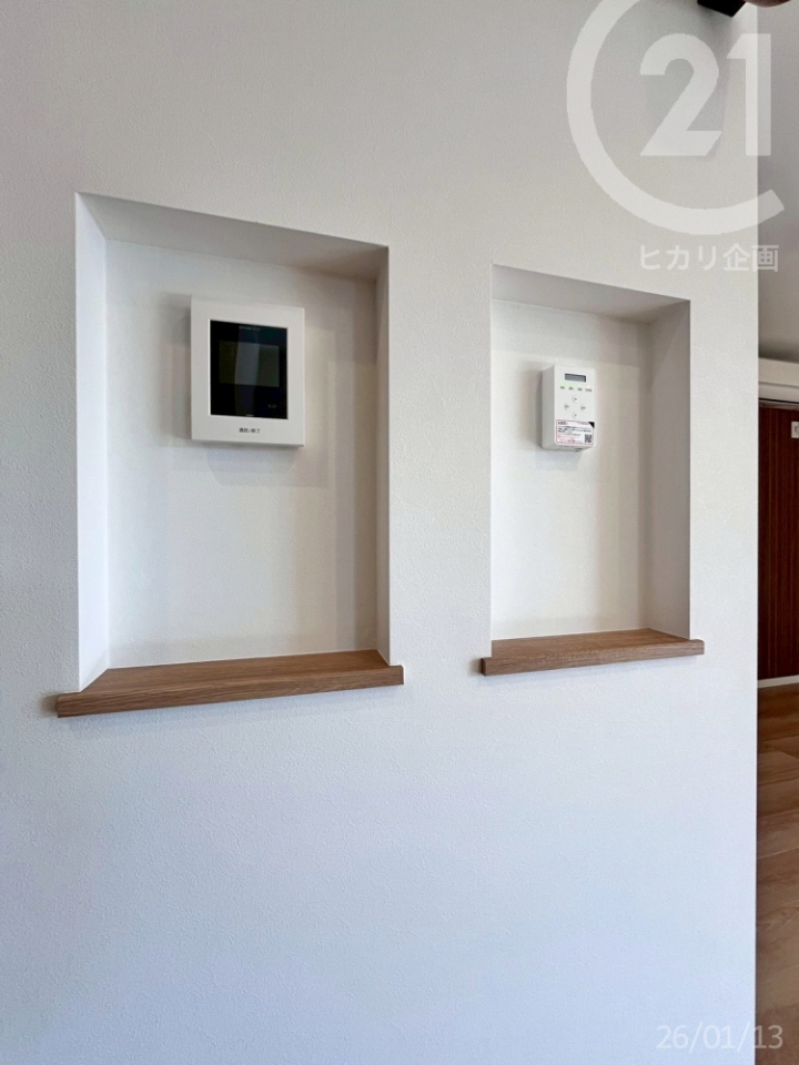  ���z���p�l���̒[���ƃJ���[���j�^�[�t���C���^�[�t�H���̓j�b�`�I�ɃX�b�L���Ƃ܂Ƃ߂āB�����������Ċy���ނ��Ƃ��ł��܂��B