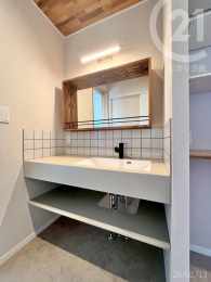  �A�C�J���̃J�E���^�[���ʂɁA�q�J����悪�Z���N�g��������Ɩ���g�ݍ��킹�����앗���ʉ��ϑ�B�i���ʉ��ϑ�^�A�C�J�FD550�X�}�[�g�T�j�^���[U�j