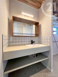  �Ǌ|���~���[�͘g�ɉ��s�������菬����u����悤�ɂȂ��Ă��܂��B