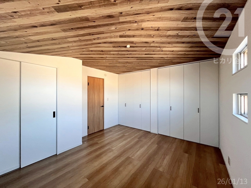  �Q���i8.2���j�^���[�Ƃ��ă_�u���N���[�[�b�g������ق��ɁA�[�˂ɂ��Ȃ����Ă��܂��B�i�V��N���X�^�T���Q�c�@�i�ԁFFE76610�j