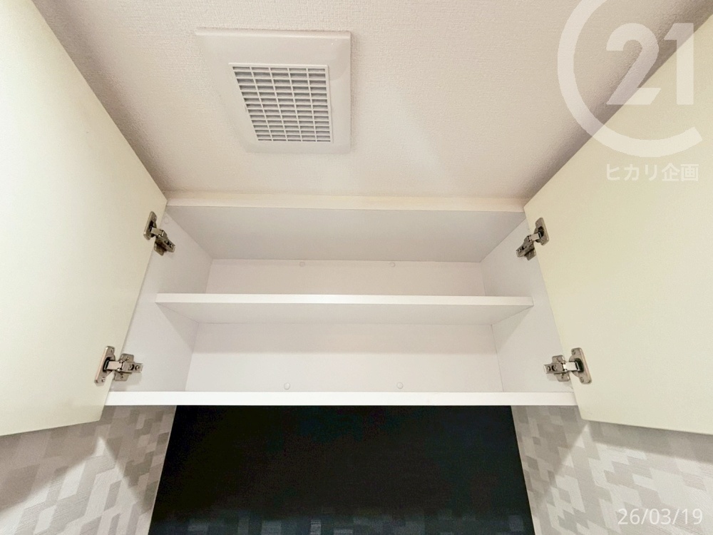  �g�C���㕔�ɂ͎��[�X�y�[�X����B