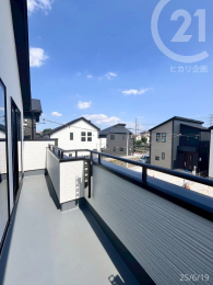  南バルコニーは2部屋からアプローチが可能です！