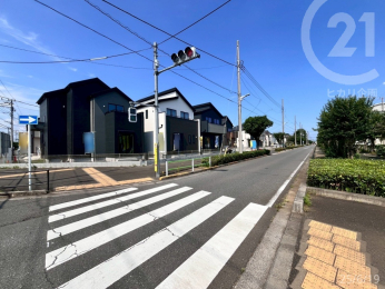 現場南側には新五日市街道が面しています。