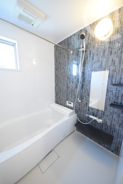 浴室 ／浴室換気乾燥機付き！1坪サイズのゆったりバスルーム（04/04/25）