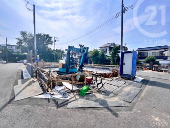  4号棟　敷地は三方に道路が面した角地です！