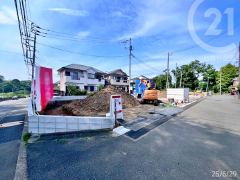 現地外観写真 緑豊かな大型公園が身近×駅徒歩圏の落ち着いた住宅街