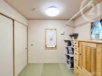  キッチン（LDK）裏へ出てすぐに洗面脱衣室。玄関ホールからもすぐで、生活の様々なシーンで使いやすい配置です。