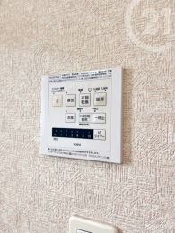  リビングイン階段／手すり付きで上り下りに安心です。