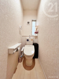  階段室／窓があるので、大掃除の時など、家全体の換気がしやすそう！