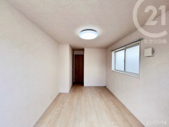  南面バルコニーは2部屋からアプローチが可能となっています。