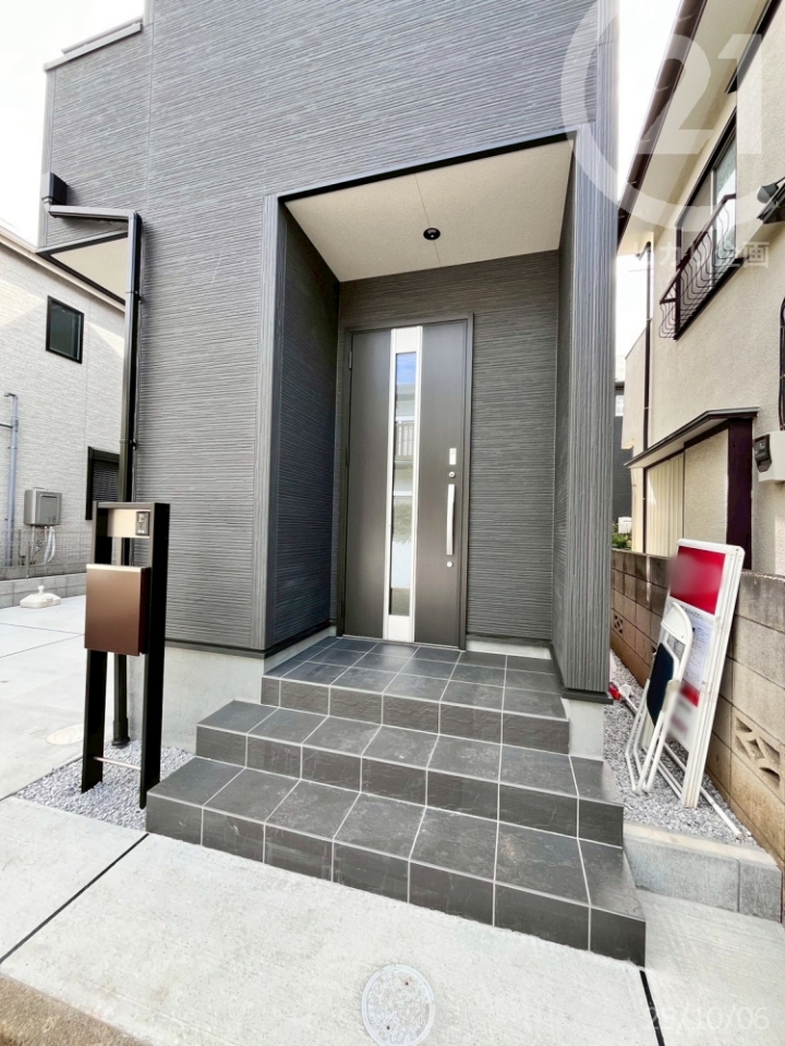  X}[gL[Ή̌փhAŁA{X[Y