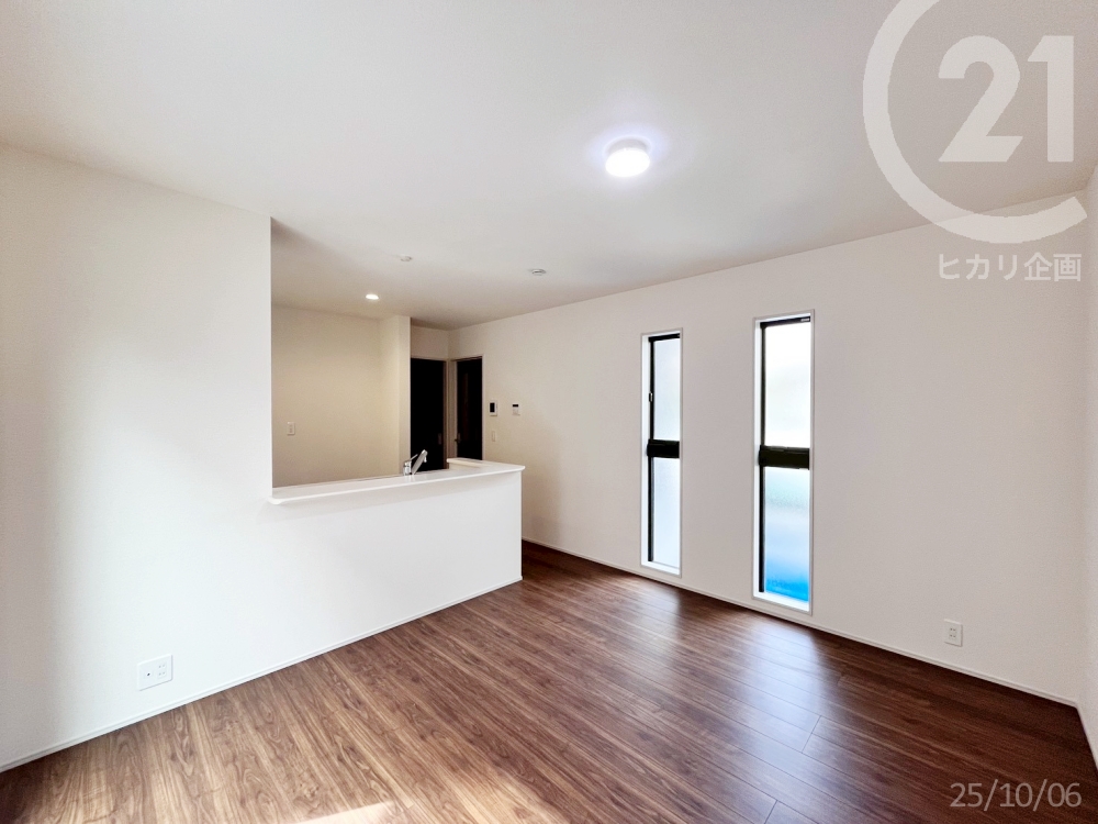  J[Xy[X̂鑤ɂAԂ̃CgŉƑ̋A킩₷łB