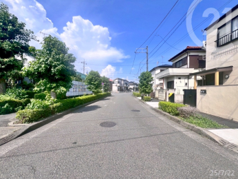  前面道路は幅員約11M。