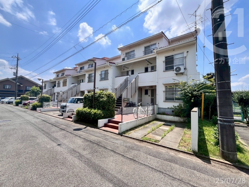  ���ː�50�ˁA�����w�Z��̒��ɂ��钆�K�͒�w�}���V�����Q�B