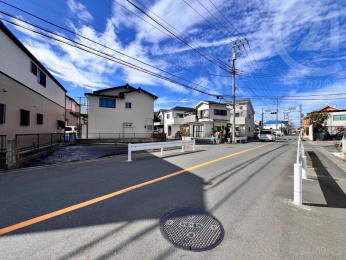 北東側には幅員9.41Mの公道が面しています