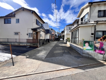  北側には隣地通路が面しています