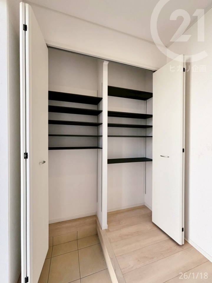  ��e�ʂ̌��֎��[