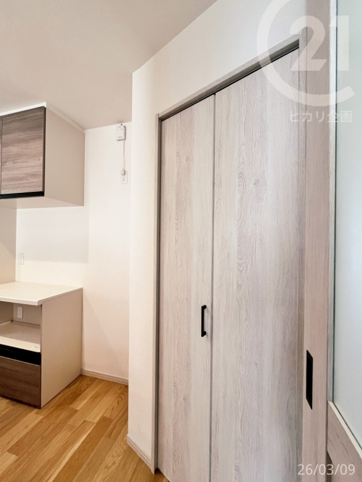  ���L�b�`�����F���[�����p�i��X�g�b�N�ނ��܂Ƃ߂Ď��[�ł��A�L�b�`���܂�����������B