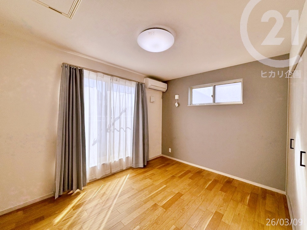  ���m��6.74����������Ŗ��邭�A�o���R�j�[�ɏo����Q���ł��B