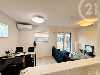  �L�b�`�����烊�r���O�E�_�C�j���O�����n���܂��B���q�l�̌����Ɂ�