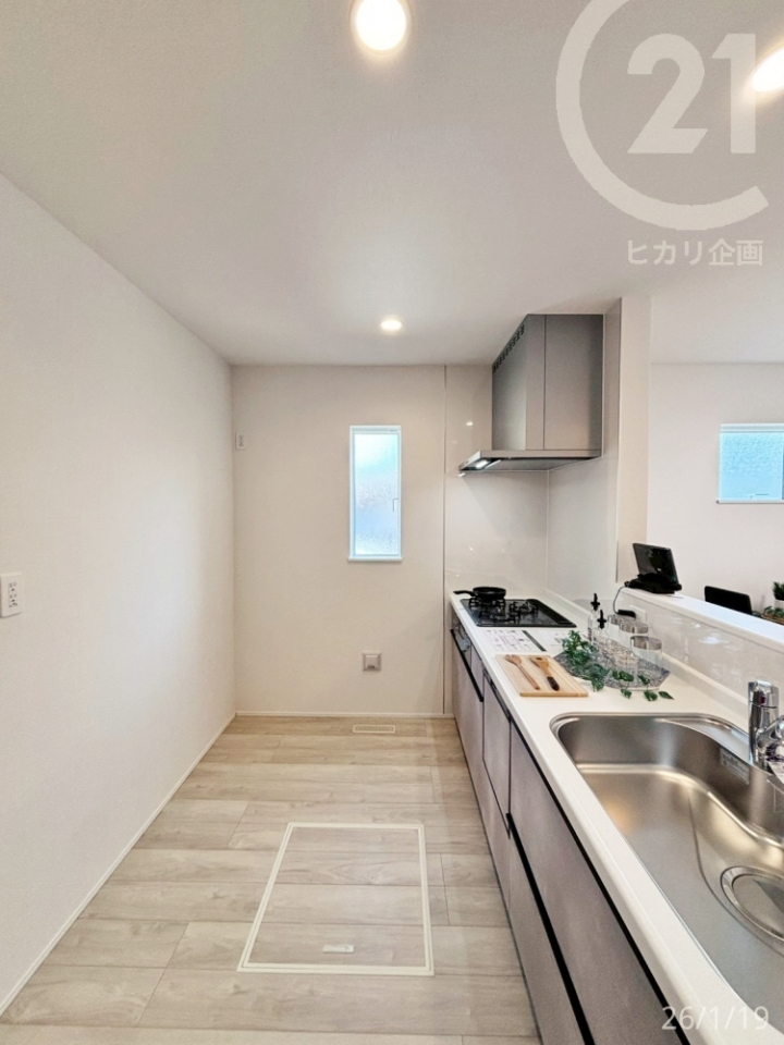  �L�b�`���w�ʂɂ̓J�b�v�{�[�h�Ȃǂ�u�����Ƃ肪����܂��B