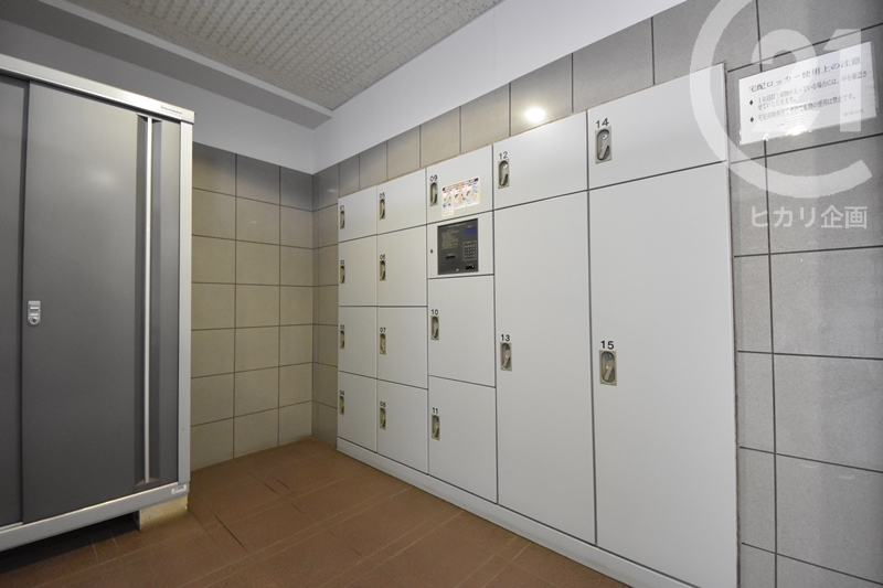  ��z�{�b�N�X�i���b�J�[�j������܂��B�s�ݎ��ɂ��ו��̎󂯎�肪���₷���ł���