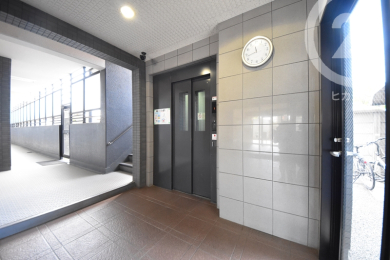  �G���x�[�^�[1���B9�l���ł��I