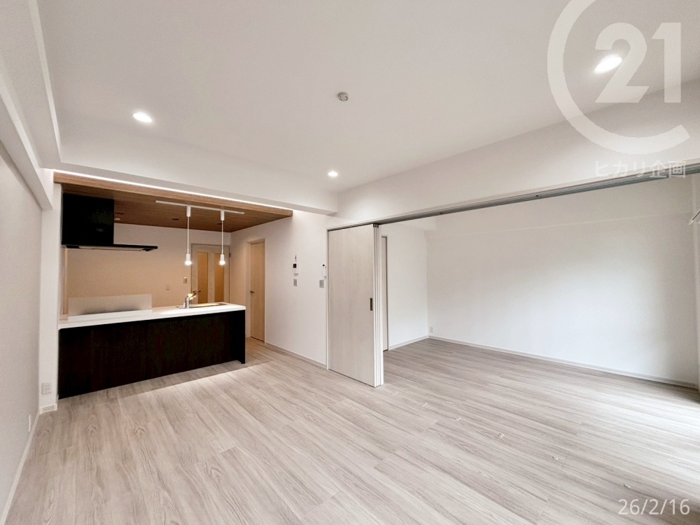  ���r���O�ɗאڂ����쑤�m���͌��Ƃ��Ă��A���r���O�̈ꕔ�Ƃ��Ă����p�\�B�V�[���ɍ��킹�Ďg������ς����܂��B